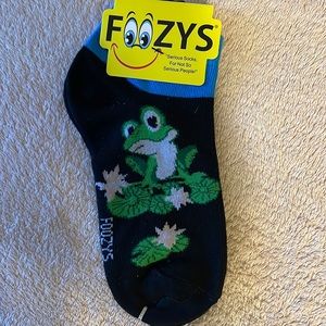 Foozy’s Women’s No Show Collection.  Black Frogs  socks (no show/ankle socks)